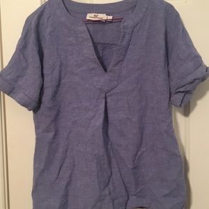 Vineyard Vines chambray top with front pleat.